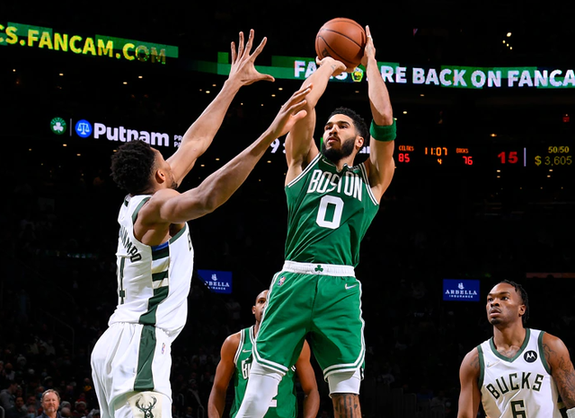 塔图姆迎来七赛季高光表现，雄鹿球迷沸腾！的简单介绍